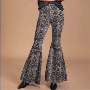 FREE PEOPLE FLOAT ON FLARE - SIZE 28